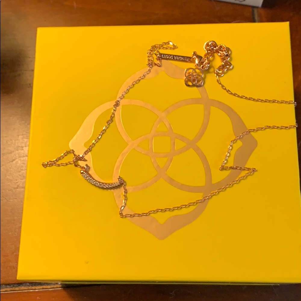 Kendra Scott rose gold necklace 😍